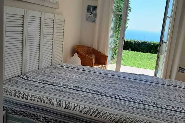 Magnífica vista al mar, aire acondicionado, jardín, dominio privado con gran piscina, wifi gratuito in Roquebrune-sur-Argens, Costa mediterránea (Francia)