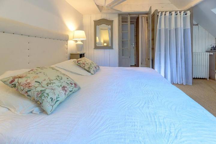 Gîte pour 2 personnes, avec Jacuzzi et Terrasse ainsi que Jardin et Piscine à Sainte-Gemme-la-Plaine - 2