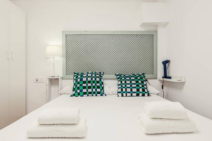 Ganze Wohnung, Nice duplex apt 2 bedrooms 2 bathrooms in Casco Antiguo, Sevilla