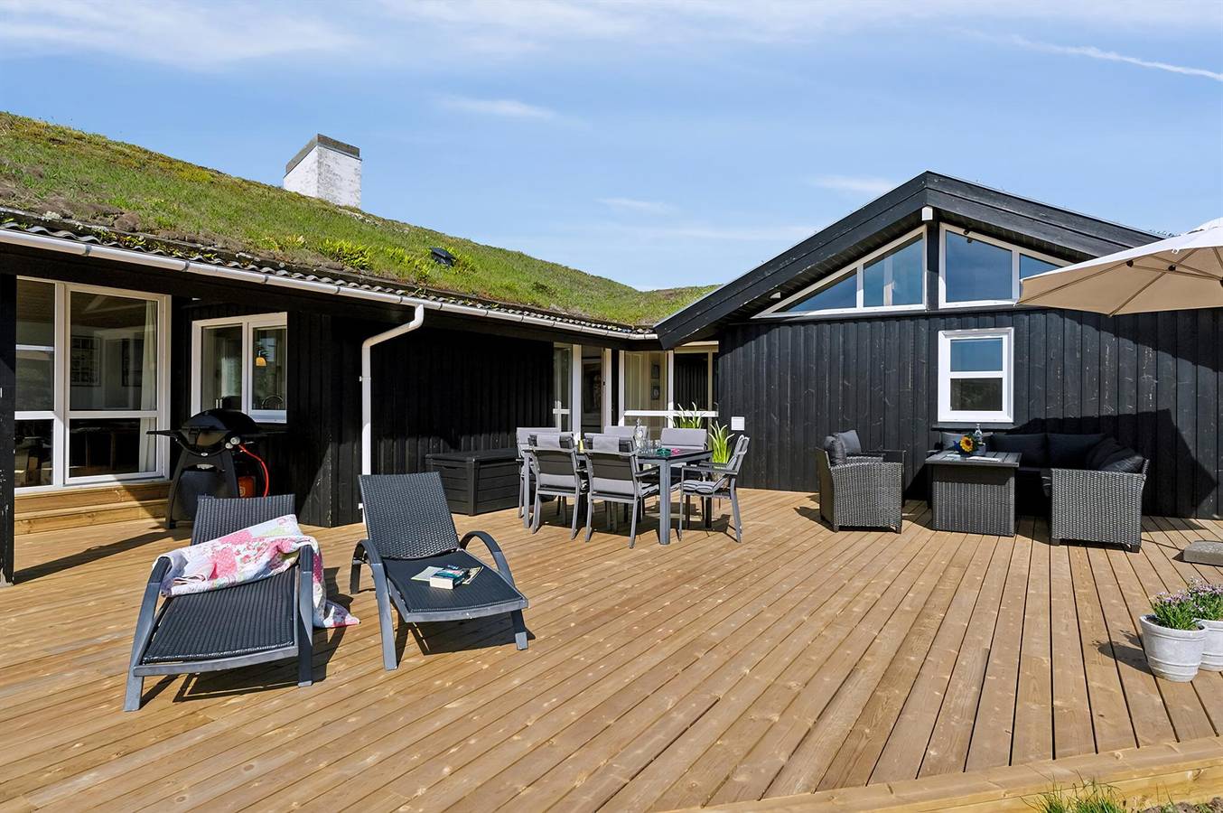 Nice home in Blokhus w/ 4 Bedrooms, Sauna and Wifi in Blokhus, Jammerbugt