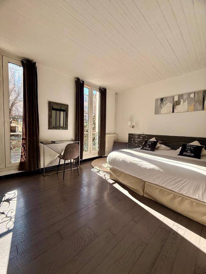 Le Grand Hotel in Forcalquier, Parc naturel régional du Luberon