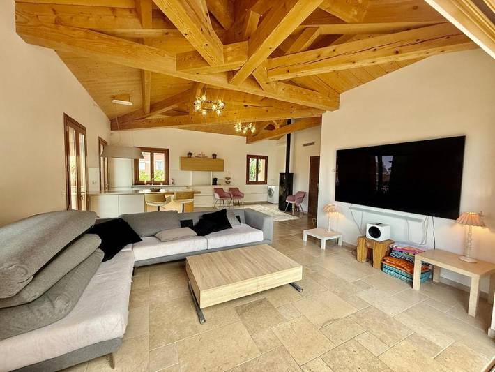 Villa pour 7 personnes, avec terrasse et piscine ainsi que vue et jardin, animaux acceptés à Beausoleil