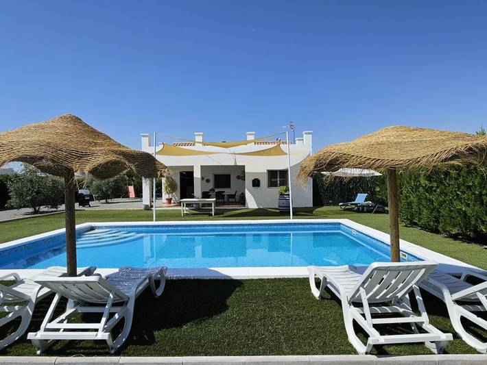 Casa rural para 5 personas, con jardín y piscina, Se admiten mascotas en Campiña de Morón y Marchena - 2