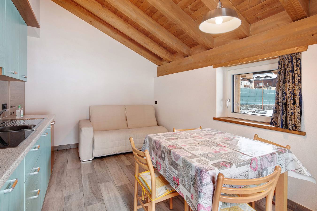 Apartamento entero, Apartamento "Casa Nicoletta estate" cerca de los remontes con vistas a las montañas in Livigno (Town), Livigno