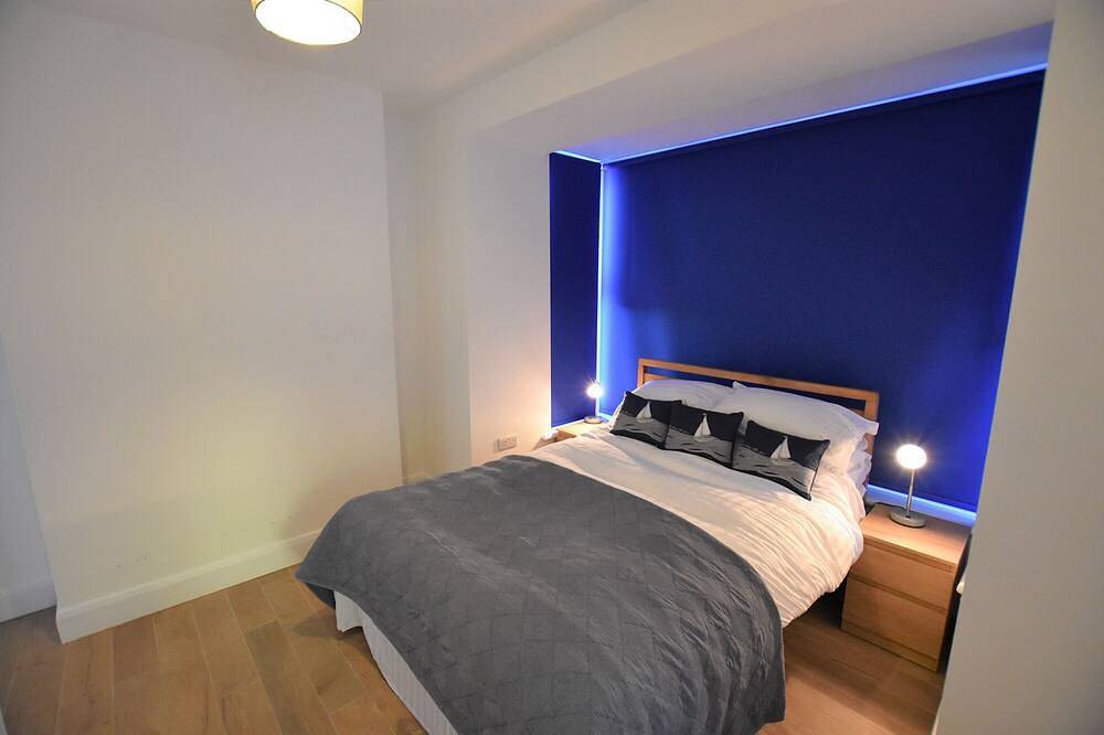 Wonderful 7 bedroom House in Aberdovey,sleeps up to 16, Pet Friendly with garden in Aberdovey, Snowdonia