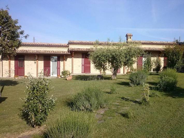 B&b per 3 persone, con Giardino e Panorama a Montecosaro