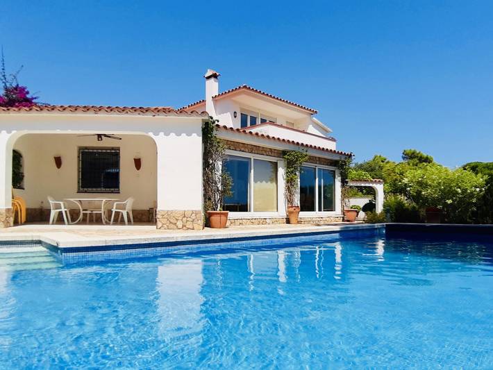 Ferienhaus für 6 Personen, mit Pool und Garten