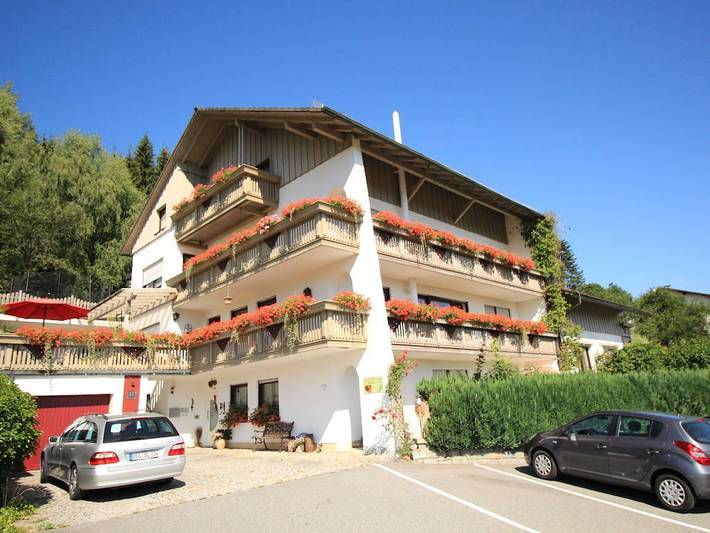 Ferienhaus für 5 Personen, mit Balkon und Whirlpool sowie Terrasse in Zwiesel