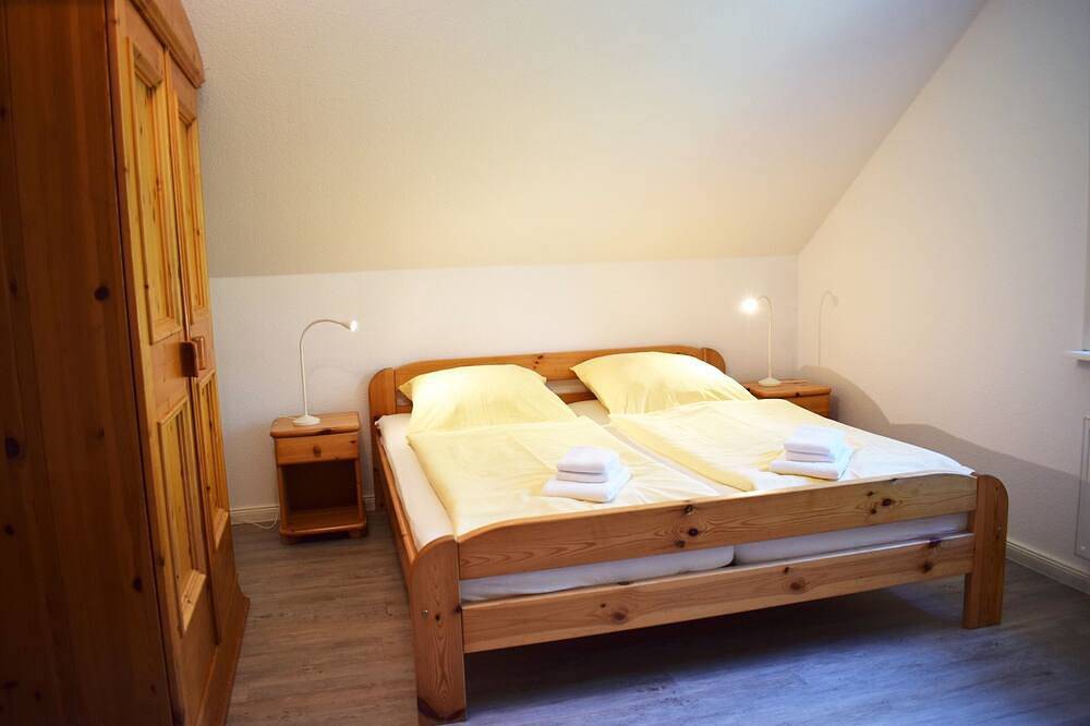 Ferienhaus Blaues Haus – Ihr idyllisches Feriendomizil am Kanal in Ockholm in Ockholm, Nordfriesland