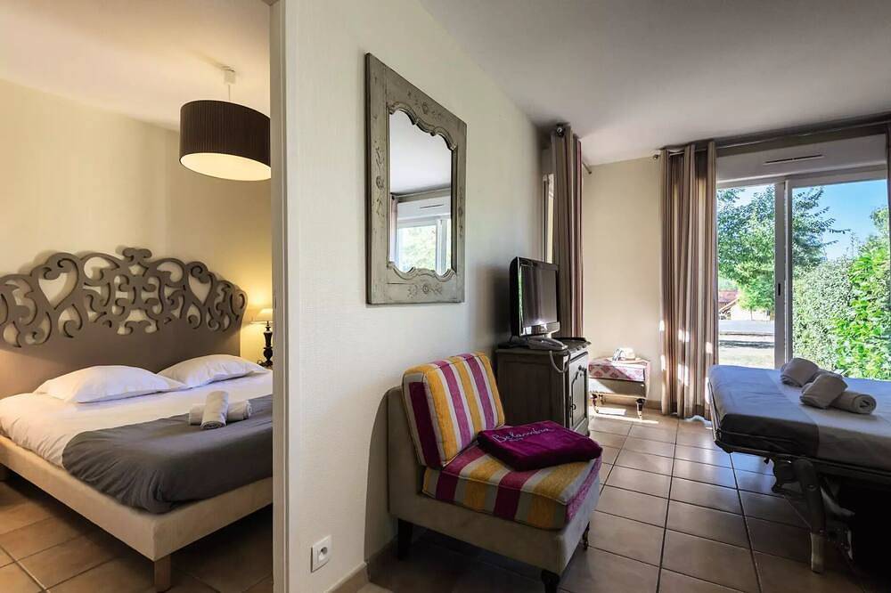 Entire apartment, Belambra Clubs Résidence Rocamadour - Les Portes De Dordogne - Premium Duplex Studio 2 People Sleeping Area Terrace in Alvignac, Causses du Quercy Regional Nature Park