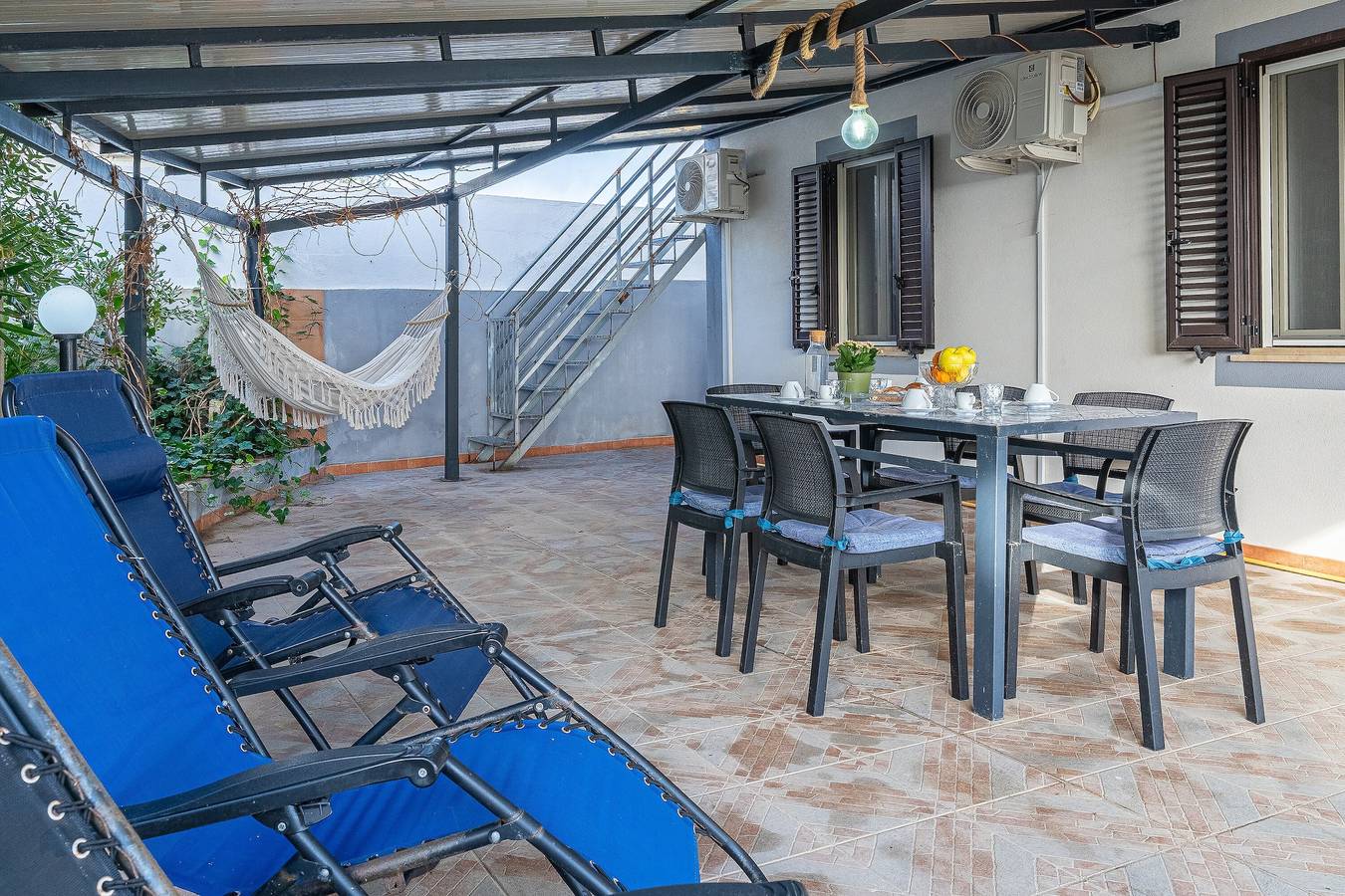 Appartamento intero, Appartamento 'Casa Gardenia Fronte Mare Per 6' con vista mare, Wi-Fi e aria condizionata in Santa Maria del Focallo, Ispica