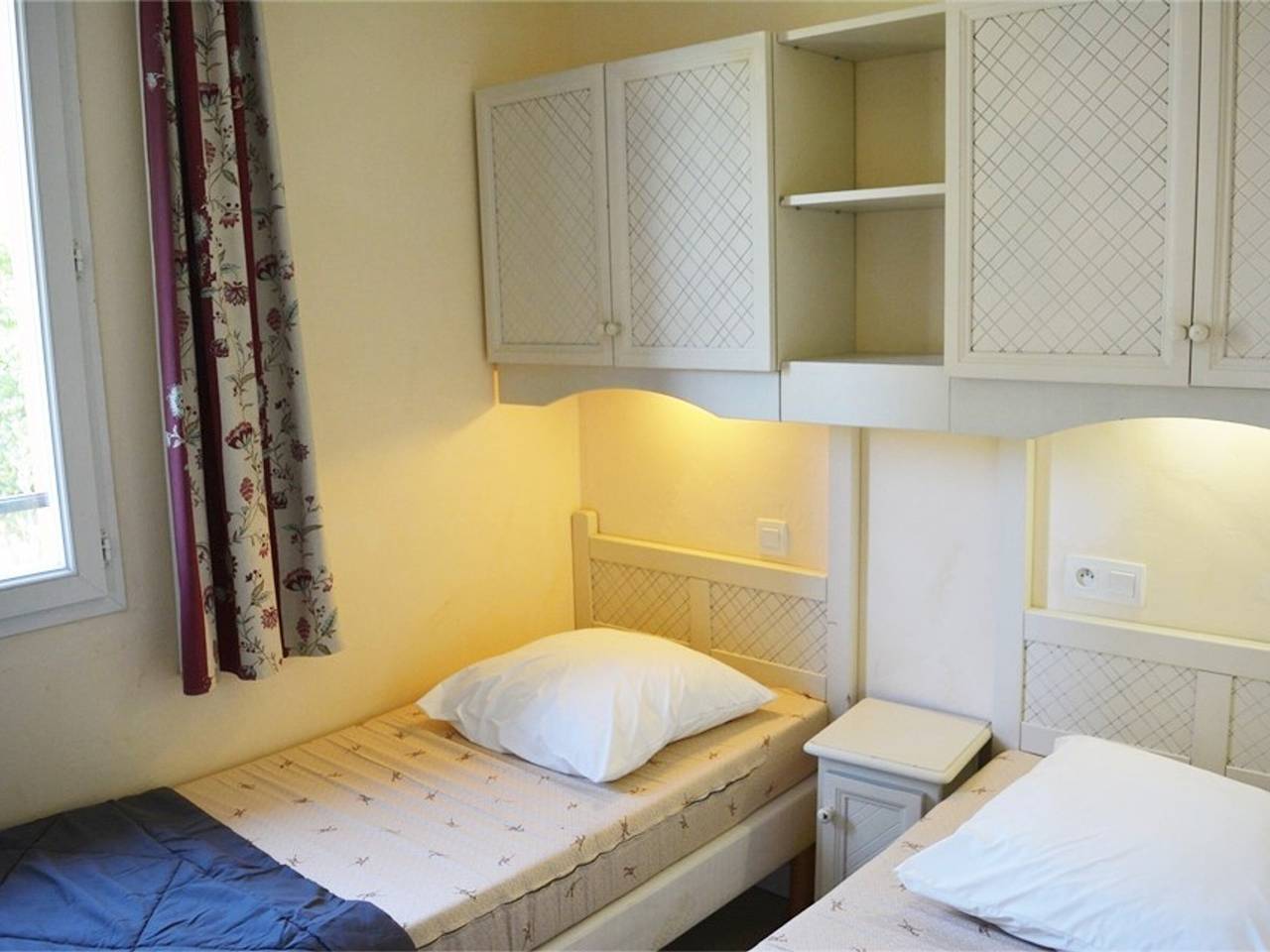 Maison duplex 3 pièces à Grospierres, 6 couchages, terrasse, animaux admis, parking, Wifi payant in Grospierres, Ardèche