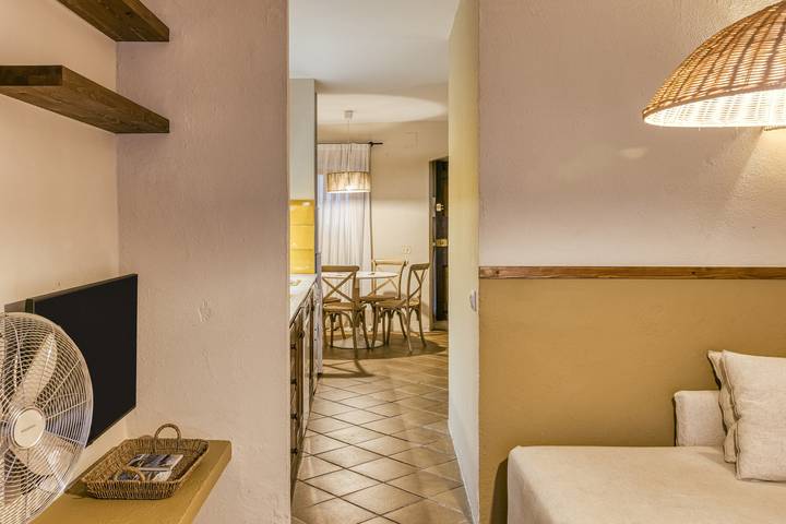 Apartamento inteiro, Apartamento 'Apartaments Can Gibert - Palleret' com terraço privado e acesso Wi-Fi in Castelló d'Empúries, Upper Empordà