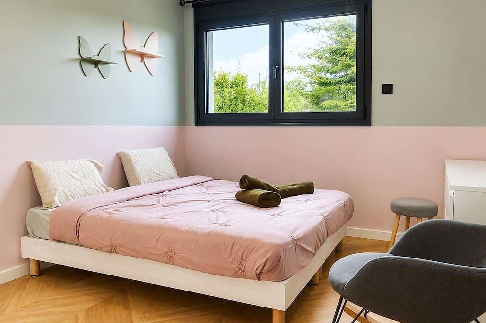 Exceptional villa with heated pool and garden near Paris in Saint-Brice-sous-Forêt, Valle del Oise