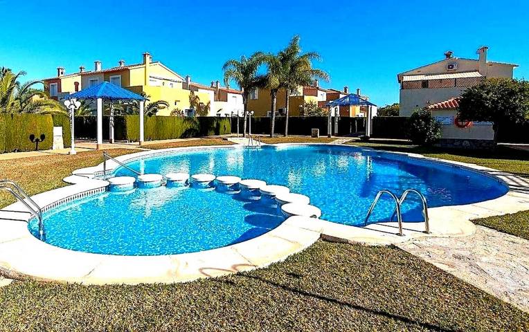 Ferienhaus für 6 Personen, mit Terrasse und Garten sowie Kinderpool in Oliva