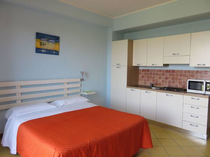 Appartamento intero, Einzimmerwohnung mit Terrasse in Santa Tecla, Acireale