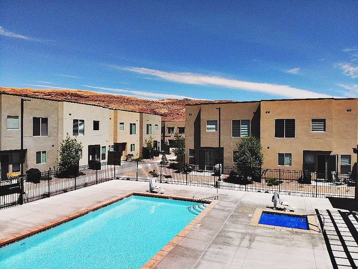 Vacation rental for 11 people, with hot tub and balcony as well as pool, with pets in Moab