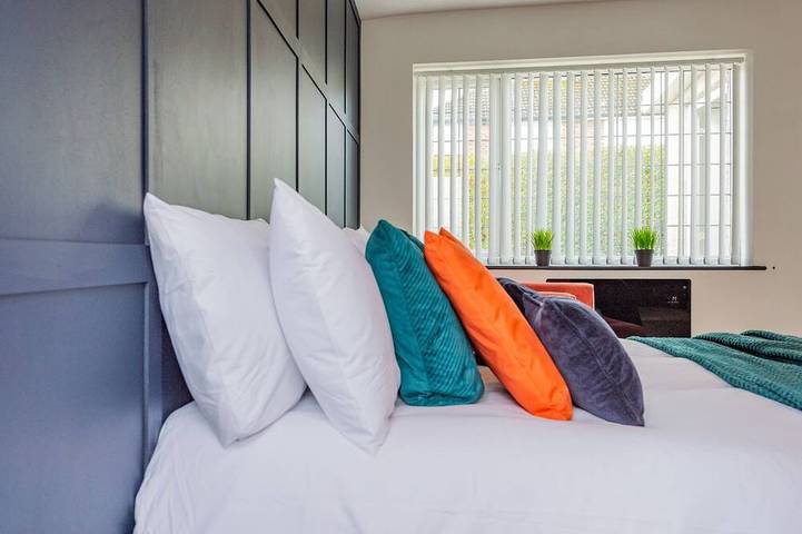 Appartement entier, Premium-Studio-Annexe-Sdb privée avec douche-Vue sur Jardin in Merseyside