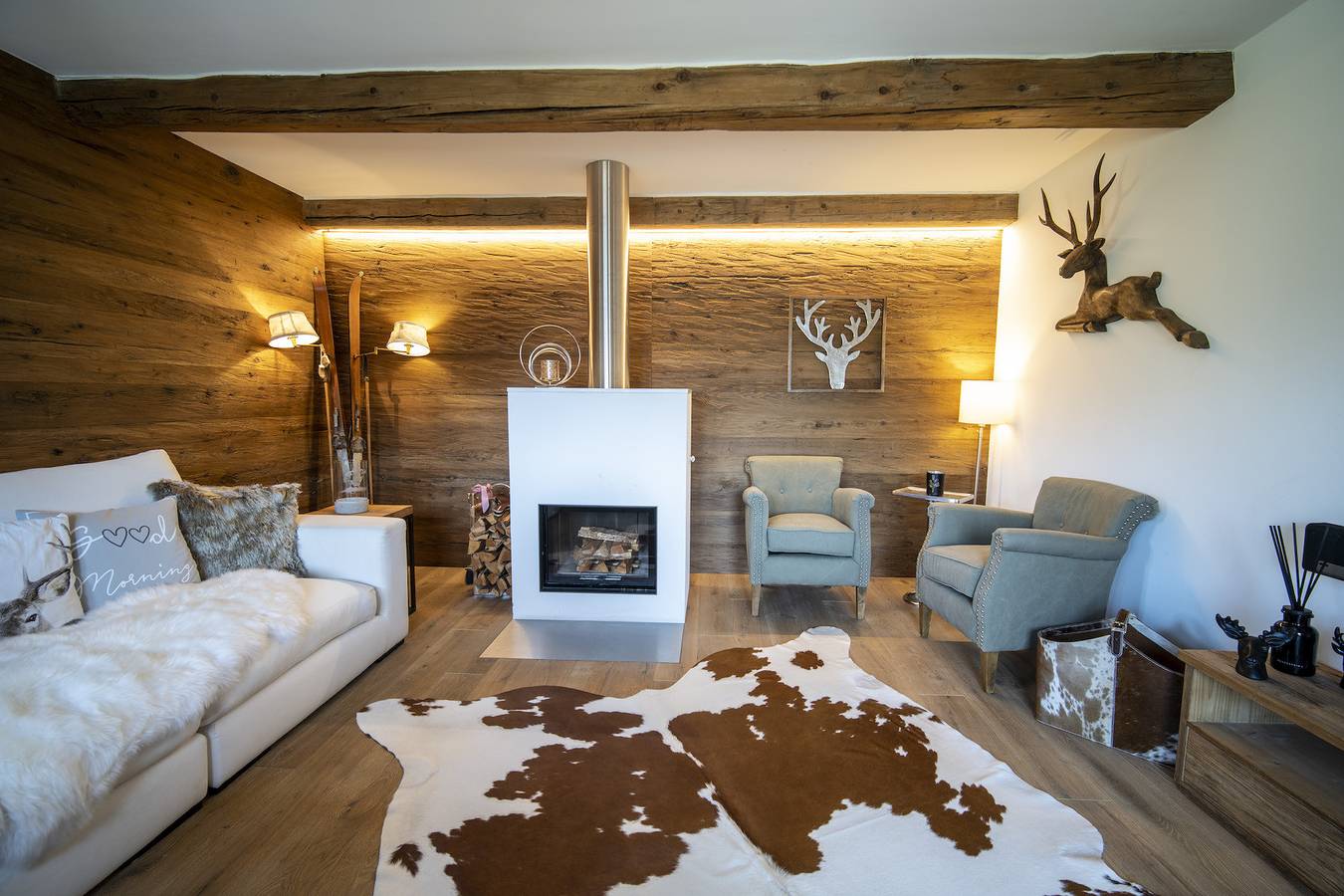 Bergchalet Flöna: Luxuriöses freistehendes 5 Zimmer-Chalet an der Pist mit Hotpot & Sauna in Scuol, Unterengadin