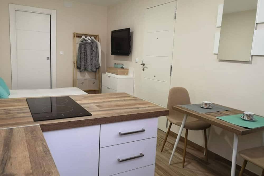 Apartamento entero, Apartamento renovado y confortable en Granada, cerca de parada de bus in Zaidín - Vergeles, Granada