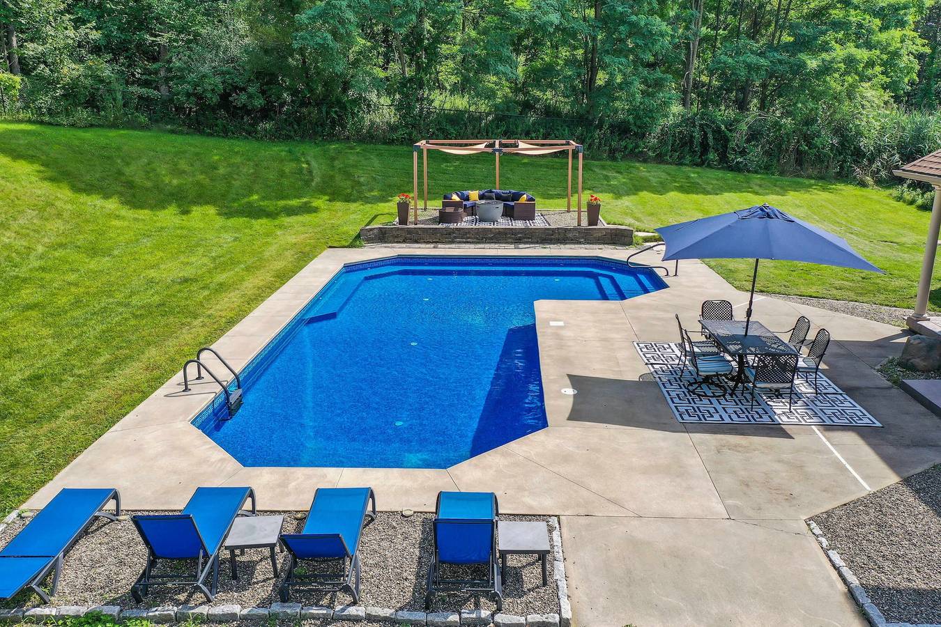 Entire apartment, Hidden Retreat 4-homes 134 acres in Rensselaer County