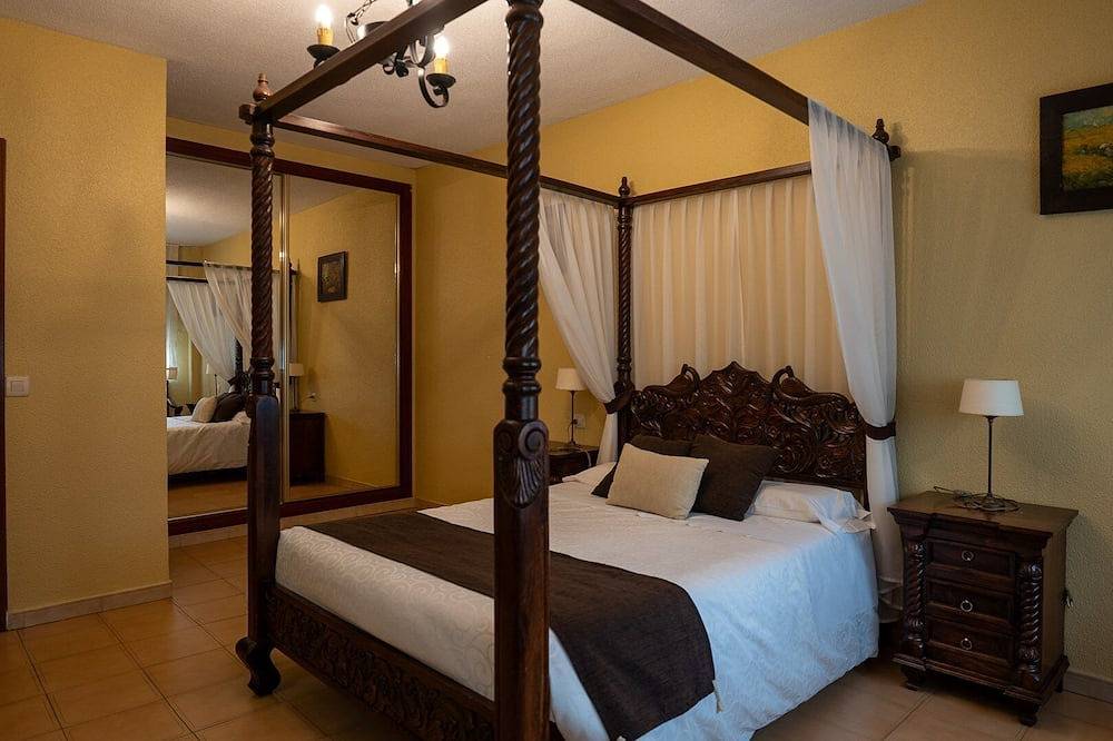 Entire apartment, Villa Dolores Apartments - Unit 1 in La Alberca, Parque Natural de Las Batuecas - Sierra de Francia