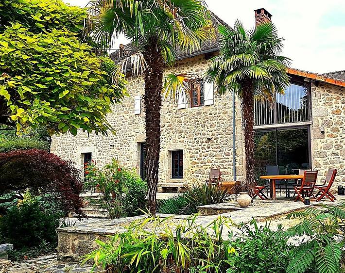 Location de vacances pour 2 personnes, avec sauna et jardin ainsi que vue et piscine à Saint-Estèphe (Dordogne) - 4