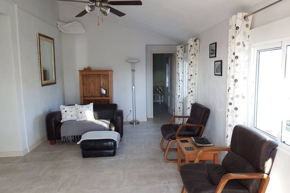 Entire apartment, Great Apartment - 2 Bedrooms & Sunny Terrace with panoramic mountains views in Arboleas, Almería Province