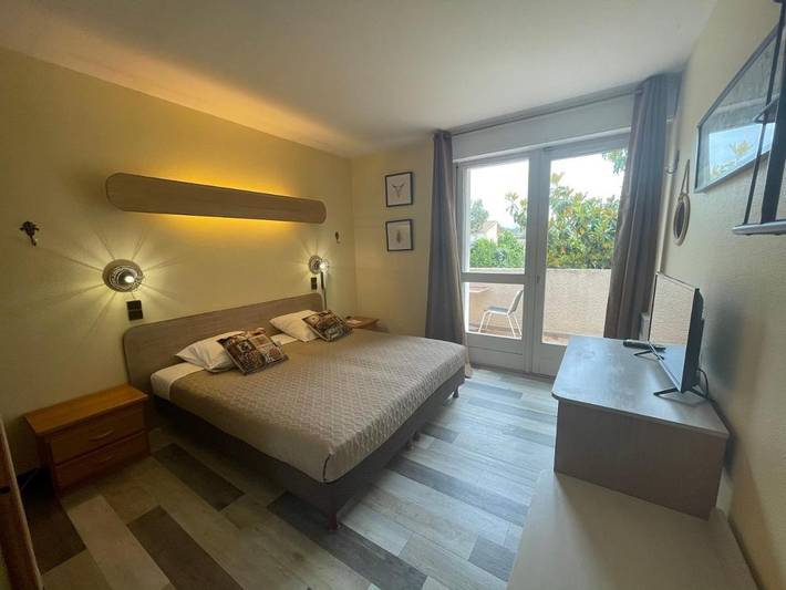 Hôtel pour 3 personnes, avec piscine et jardin à Aniane - 2