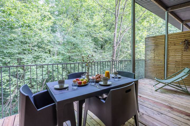 Location de vacances pour 4 personnes, avec Terrasse à Eppe-Sauvage