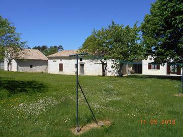 Gîte pour 6 personnes, avec jardin et terrasse à Château-l'Évêque