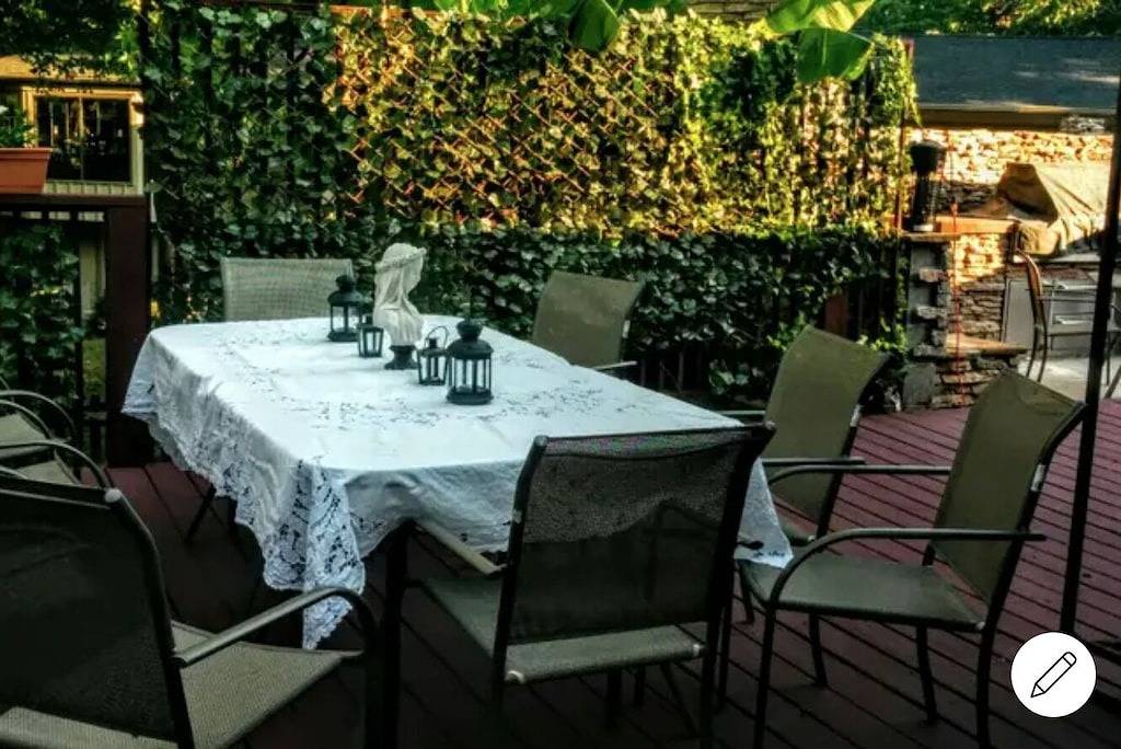 Gehobenes Haus mit ebenem Weg zur Bucht, atemberaubender Aussicht und trockenem, tiefem Wasser in Lake Lanier