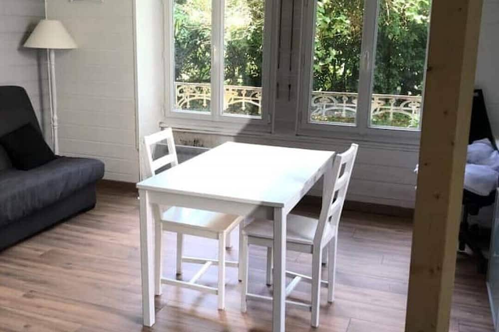 Entire apartment, \"Le Coeur\", Studio Central Refait à Neuf, au Calme in Besançon, Doubs