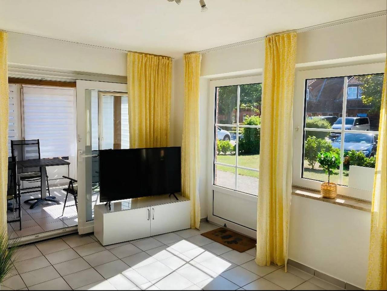 Ganze Wohnung, Moderne Ferienwohnung Lucky mit Wintergarten, Terrasse und Garten in Westfehmarn, Petersdorf auf Fehmarn