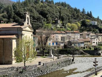 Gîte pour 3 personnes, avec jardin ainsi que vue et balcon à Valleraugue