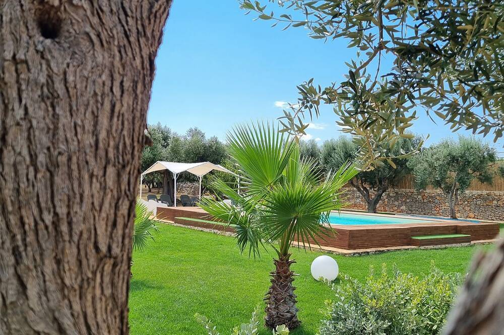 Maravillosa villa con vistas al mar, a 2 km del pueblo, un oasis de paz entre los olivos. in Conversano, Region de Bari