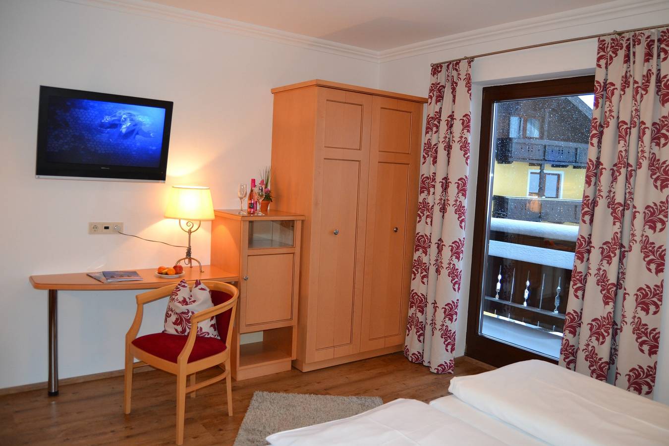 Dreibettzimmer mit Bergblick, Gemeinschaftspool und Wlan in Radstadt, Ski Amadé