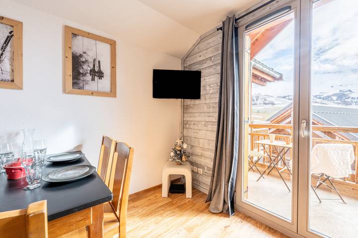 Apartamento entero, Apartamento 'Atlas' con vistas a la montaña, balcón y Wi-Fi in Col du Mollard, Albiez-Montrond