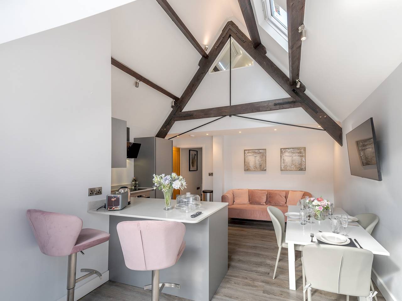 Entire apartment, 1 bed 40D Dahlia Contemporary town centre apartment - Pass the Keys in Shrewsbury, Shropshire