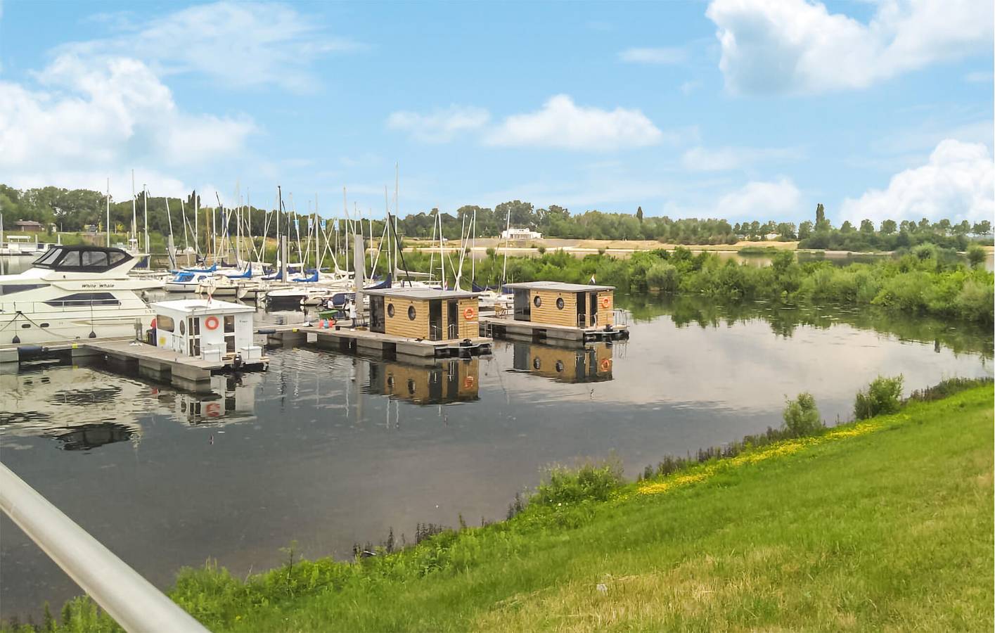 Hausboot für 4 Personen mit Terrasse in Ophoven, Kinrooi