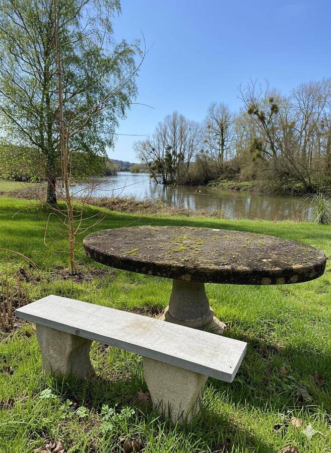 Location de vacances pour 6 personnes, avec vue ainsi que terrasse et jardin à Vétheuil - 2