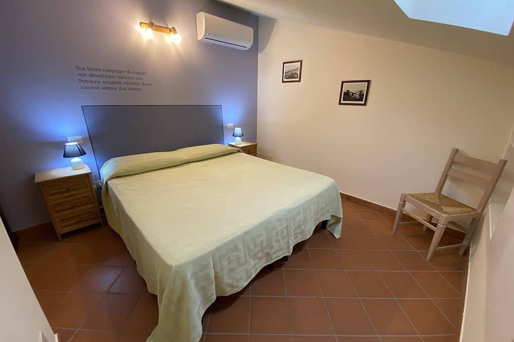 Entire apartment, Apartment Swimming Pool and Lake's View in Paciano, Perugia Province