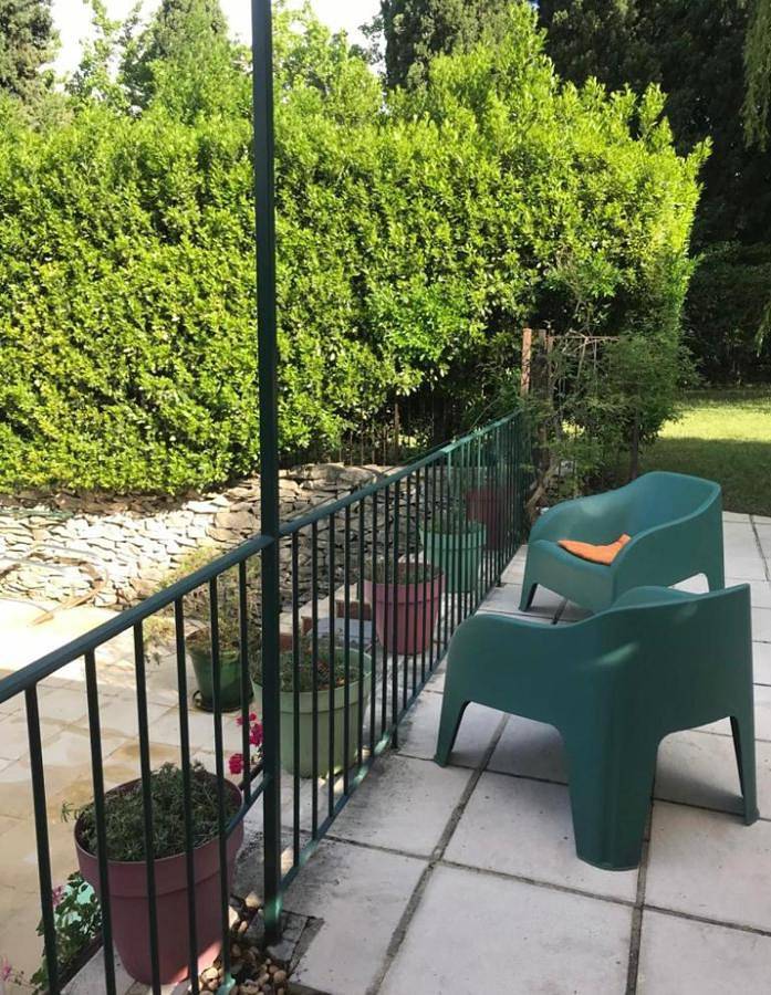 Location de vacances pour 6 personnes, avec terrasse et piscine ainsi que vue et jardin à Saint-Jean-de-Ceyrargues - 4