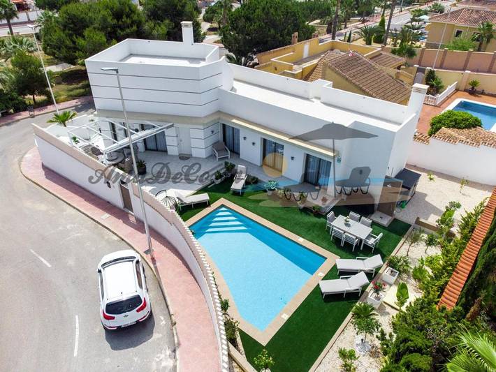 Casa rural para 6 personas, con jardín además de piscina y vistas, Se admiten mascotas en Rojales