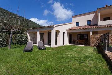 Villa pour 8 personnes, avec jardin ainsi que terrasse et jacuzzi dans Sagone