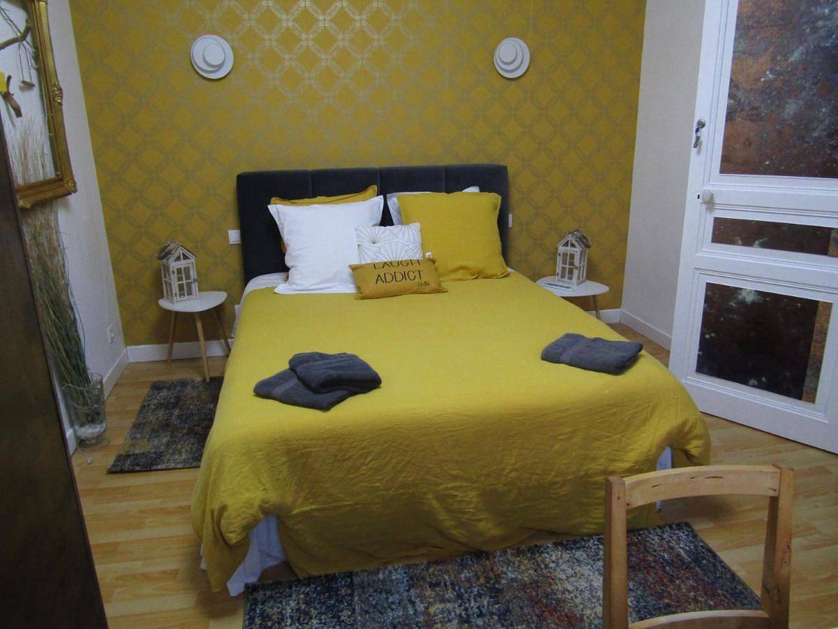 Double Room with Private Bathroom in Beauvais, Oise