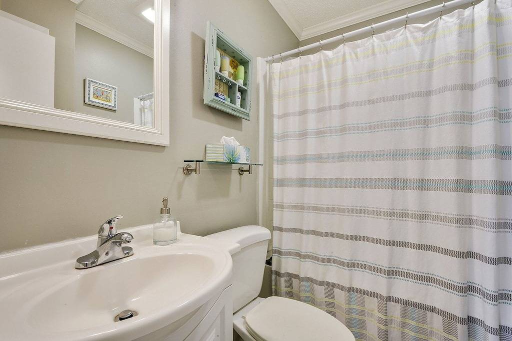 Gehen Sie zum Strand und in die Innenstadt von Restaurants, Bars und Geschäften! in Ocean Springs, Mississippi Gulf Coast