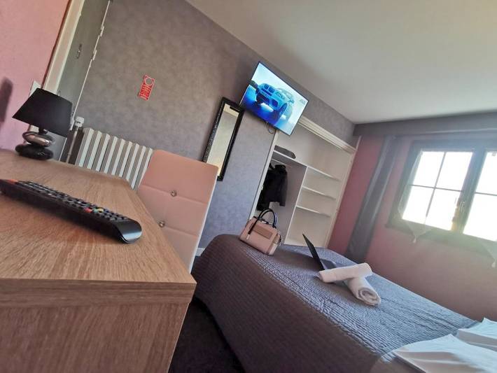 Hôtel pour 2 personnes, avec terrasse et jardin à Les Ancizes-Comps - 4