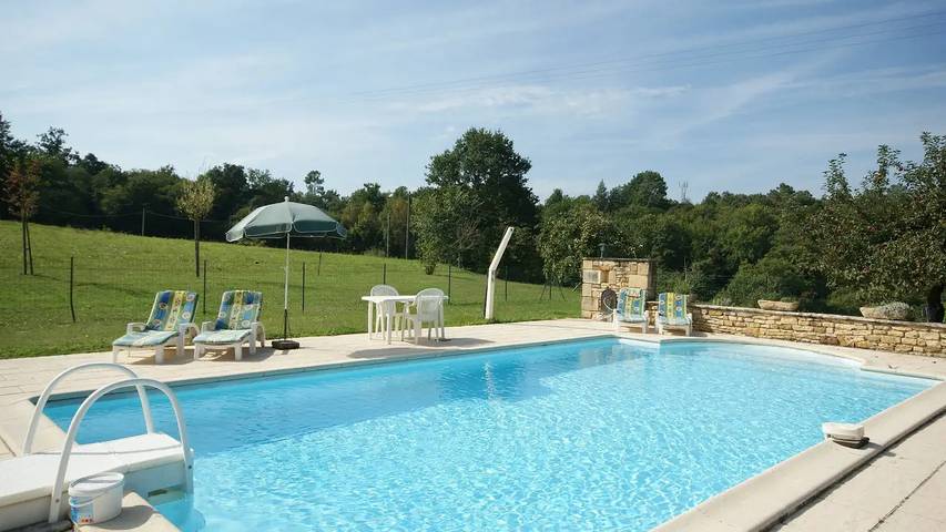 Ferienhaus für 9 Personen, mit Pool und Garten, mit Haustier