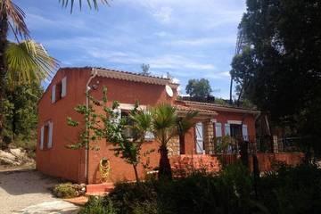 Location de vacances pour 7 personnes, avec jardin et terrasse à Sillans-la-Cascade